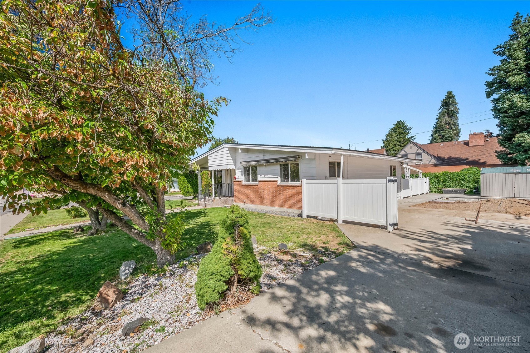 33 North Furney Street Wenatchee, WA 98801 - Photo 21 of 22 a view of house with garden