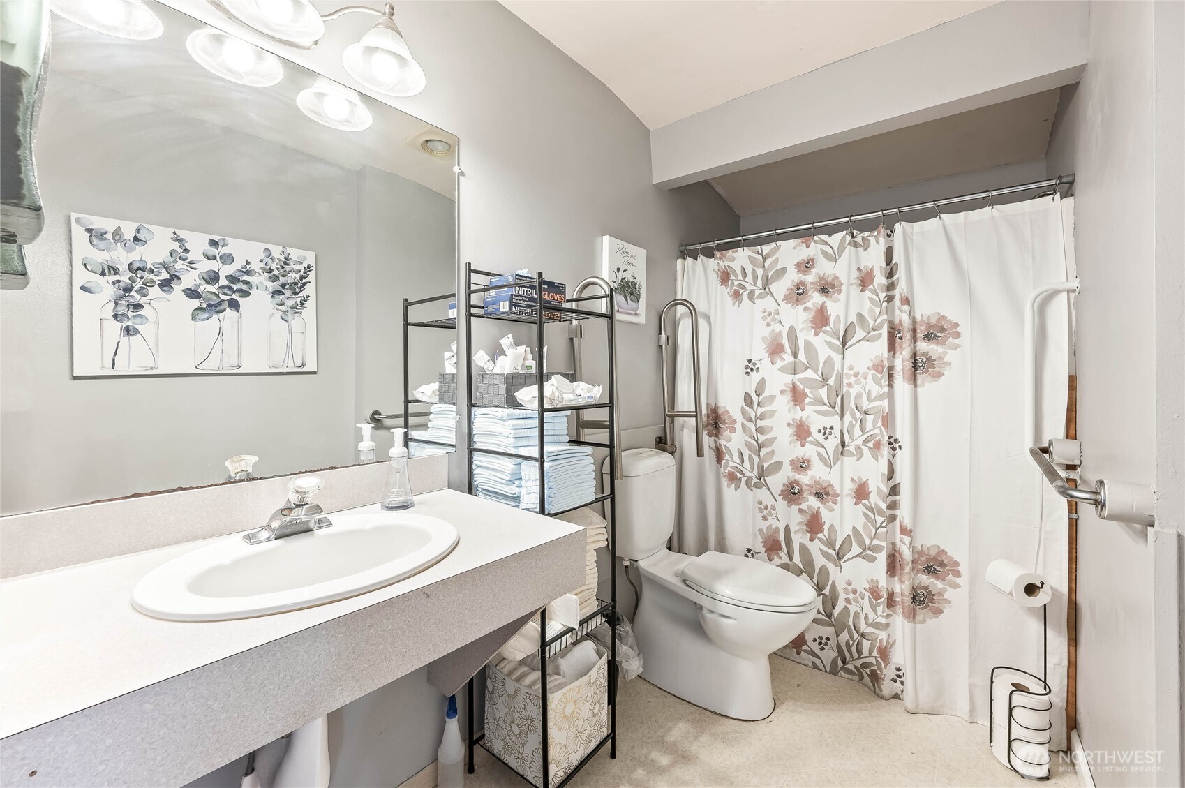 33 North Furney Street Wenatchee, WA 98801 - Photo 10 of 22 a bathroom with a sink toilet and shower