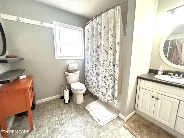 $269,000 | 209 Woodlawn Drive, Kingston, TN 37763