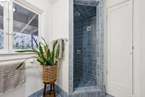 $915,000 | 534 Mira Vista Avenue, Oakland, CA 94610