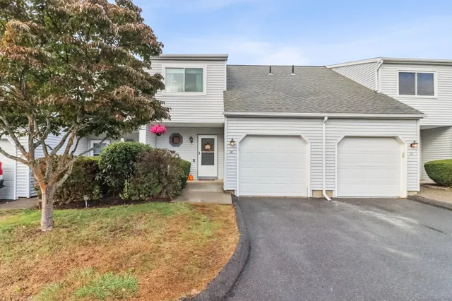 a view of a house with a yard and garage