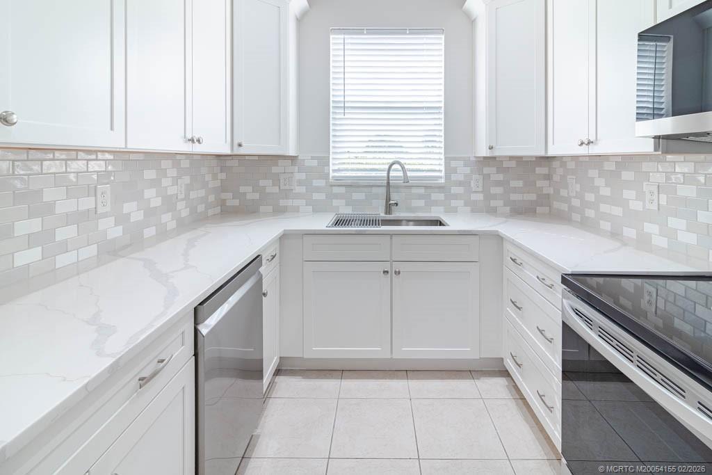 356 Southeast Bloxham Way Stuart, FL 34997 - Photo 12 of 62