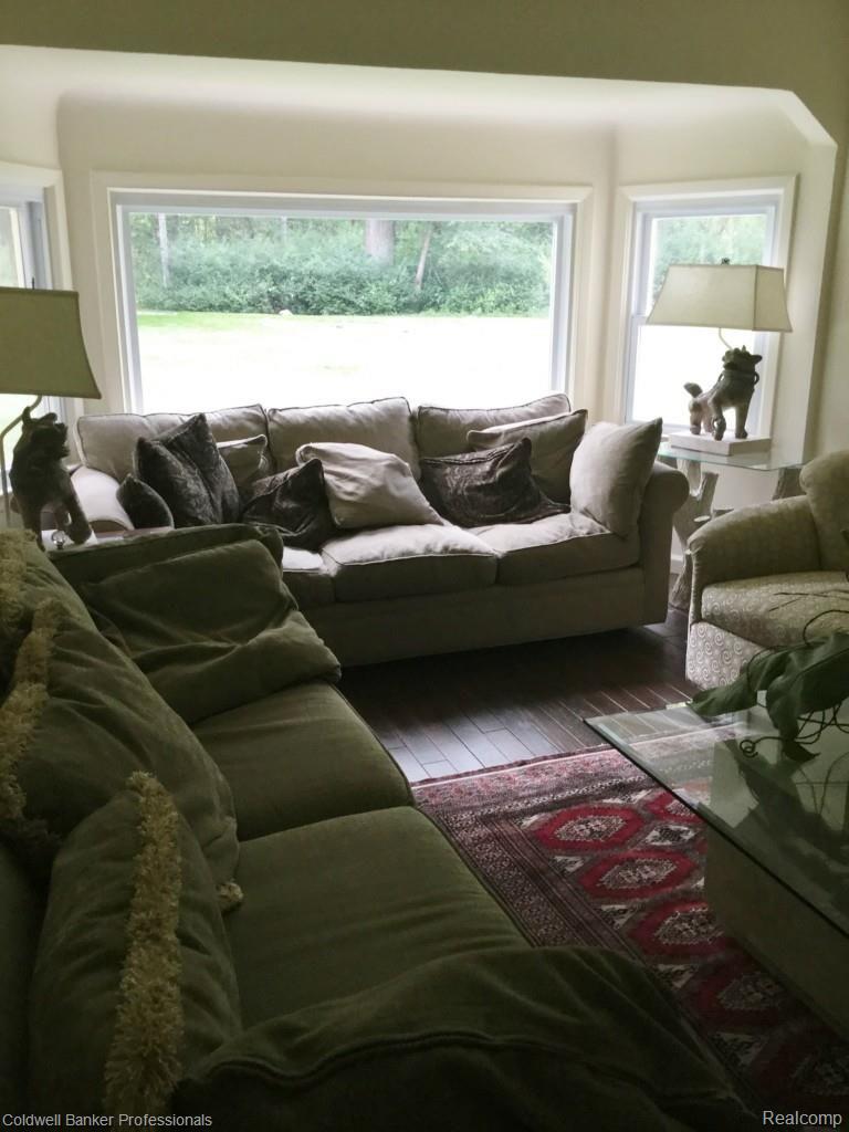 25451 Farmbrook Road Southfield, MI 48034 - Photo 12 of 29 Living Room.jpg