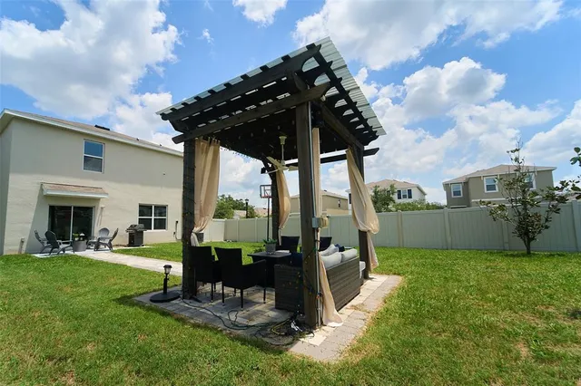 $423,900 | 10826 Trailing Vine Drive, Tampa, FL 33610