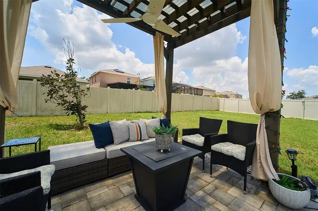 $423,900 | 10826 Trailing Vine Drive, Tampa, FL 33610