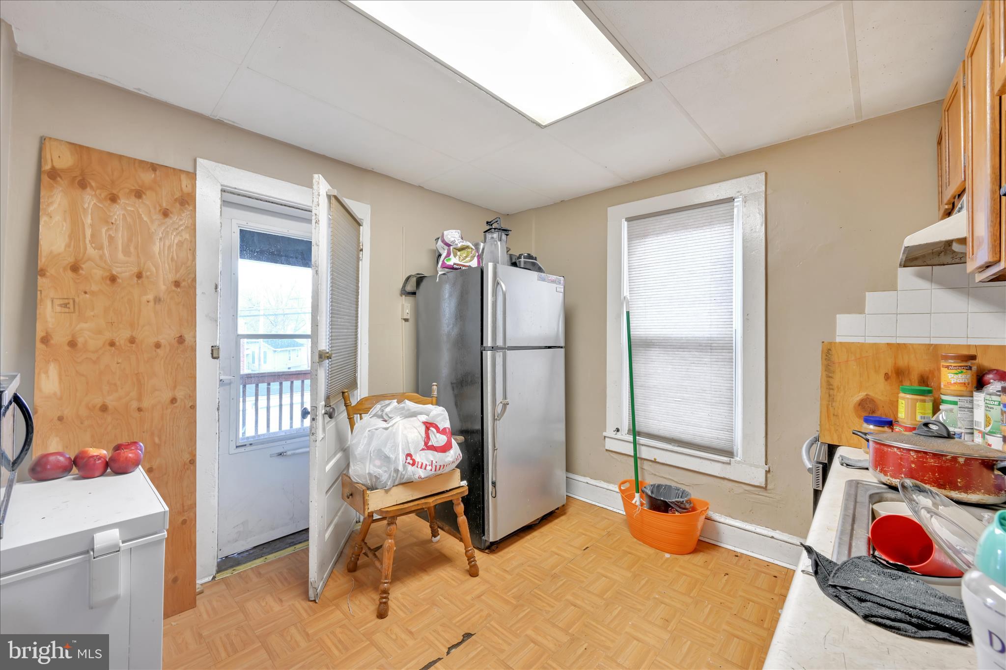 153 North Broad Street Lancaster, PA 17602 - Photo 27 of 38 a bedroom with a bed and a window