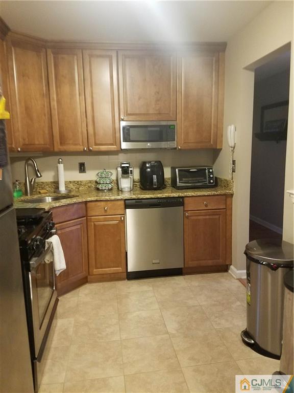 2807 Ridgefield Court, Unit 2807 Helmetta, NJ 08828 - Photo 5 of 24 Gallery Image 5