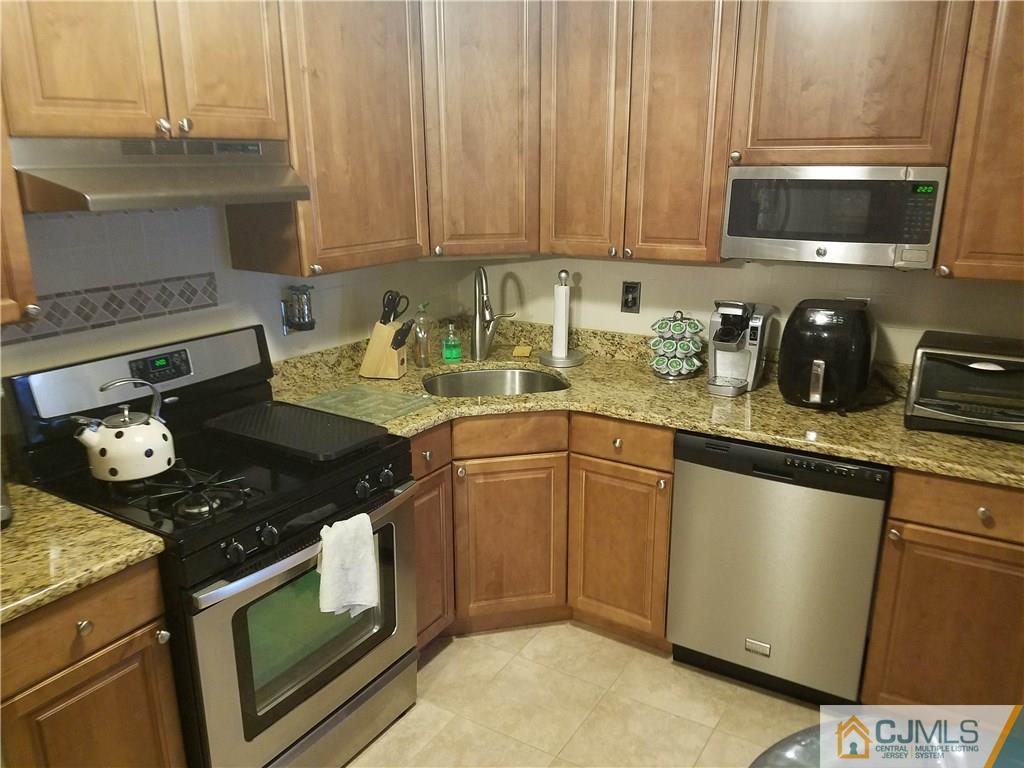 2807 Ridgefield Court, Unit 2807 Helmetta, NJ 08828 - Photo 6 of 24 Gallery Image 6