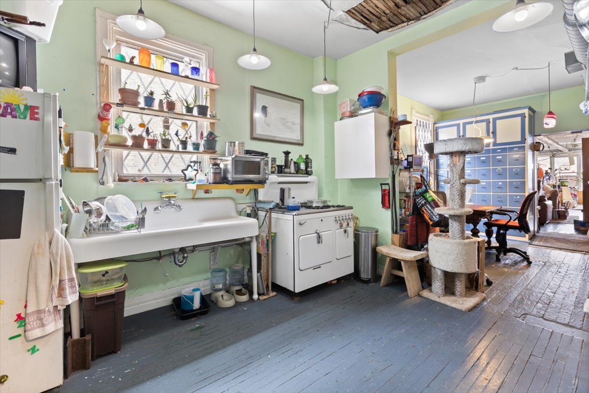 2605 West Division Street Chicago, IL 60622 - Photo 13 of 28 a room with storage and utility