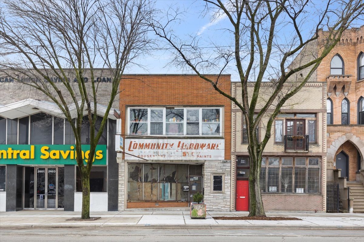 2605 West Division Street Chicago, IL 60622 - Photo 22 of 28 a view of a building with a trees