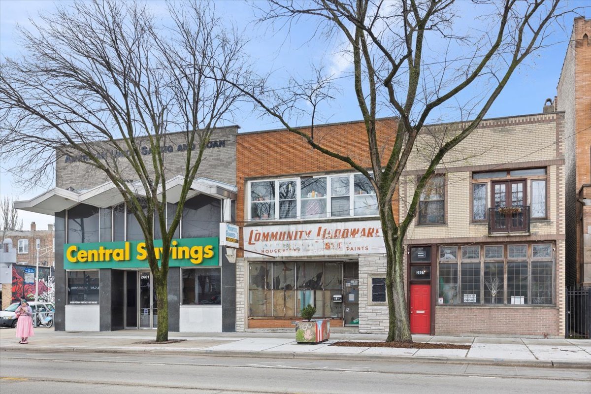 2605 West Division Street Chicago, IL 60622 - Photo 24 of 28 a view of a food mall next to a building