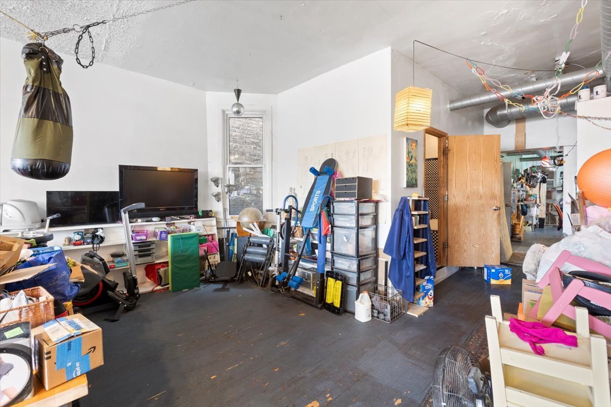 2605 West Division Street Chicago, IL 60622 - Photo 6 of 28 a view of storage and utility room