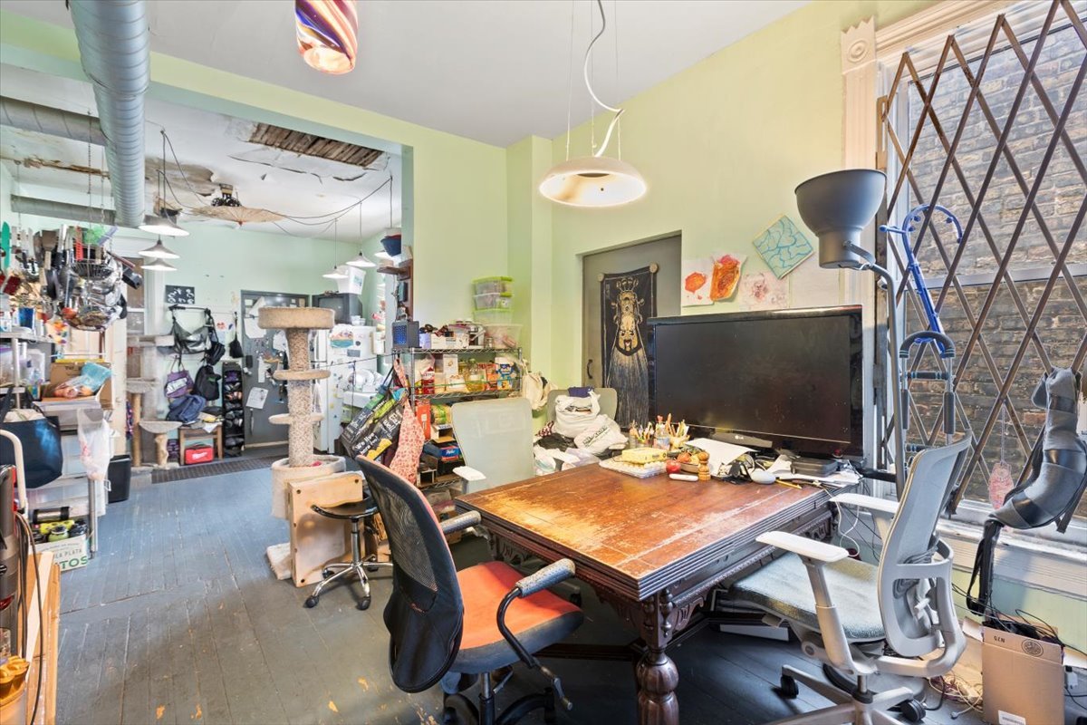 2605 West Division Street Chicago, IL 60622 - Photo 9 of 28 a view of a workspace with furniture