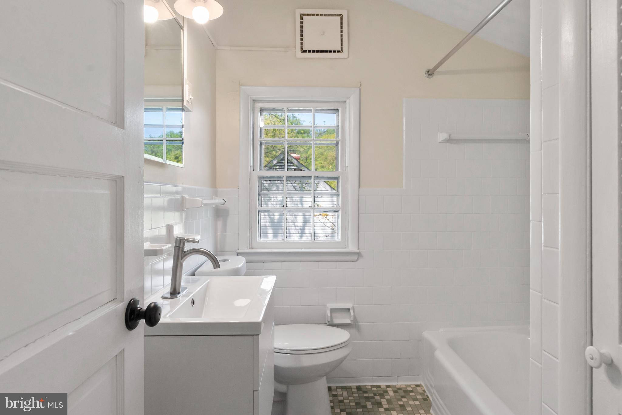 2305 Pickwick Road Baltimore, MD 21207 - Photo 14 of 16