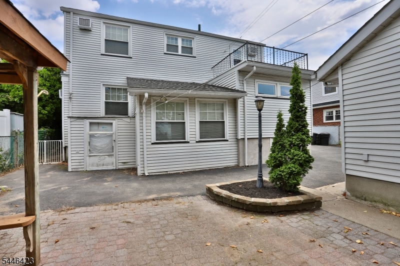 39 Chestnut Street Wallington, NJ 07057 - Photo 4 of 21