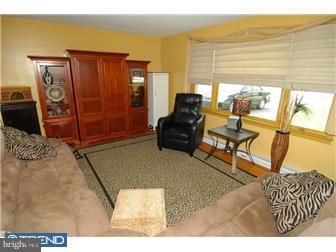 19 Mast Road Oley, PA 19547 - Photo 2 of 12 Living Room