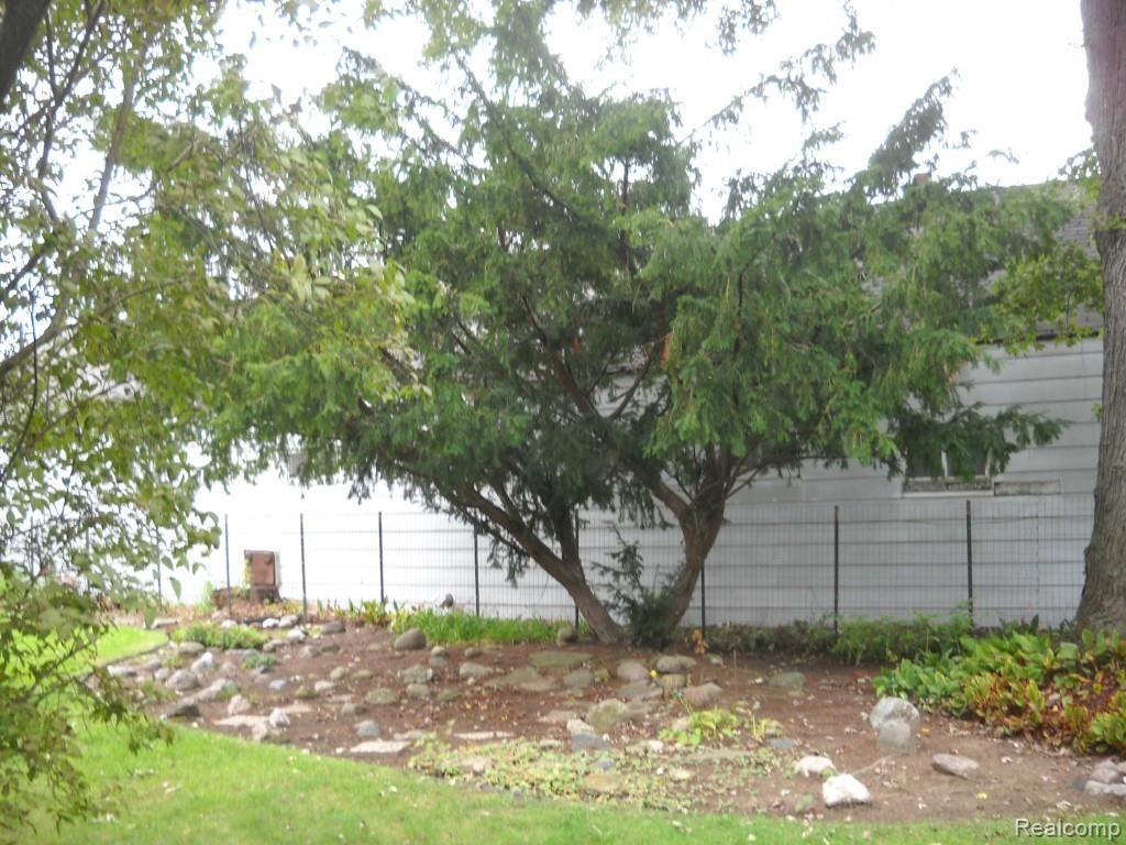 28310 Five Mile Road Livonia, MI 48154 - Photo 28 of 28 DSCN2211.jpg