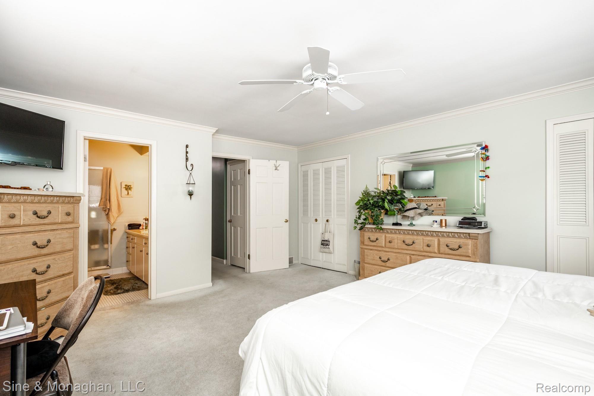696 Trombley Road Grosse Pointe, MI 48230 - Photo 26 of 47 696 Trombley S024.jpg