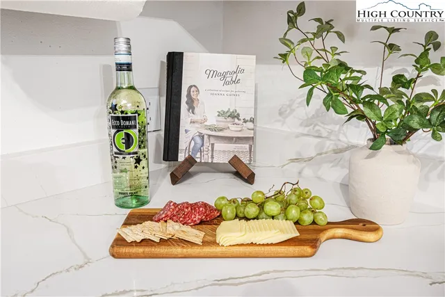 $575,000 | 151 Pond Creek Road, Beech Mountain, NC 28604