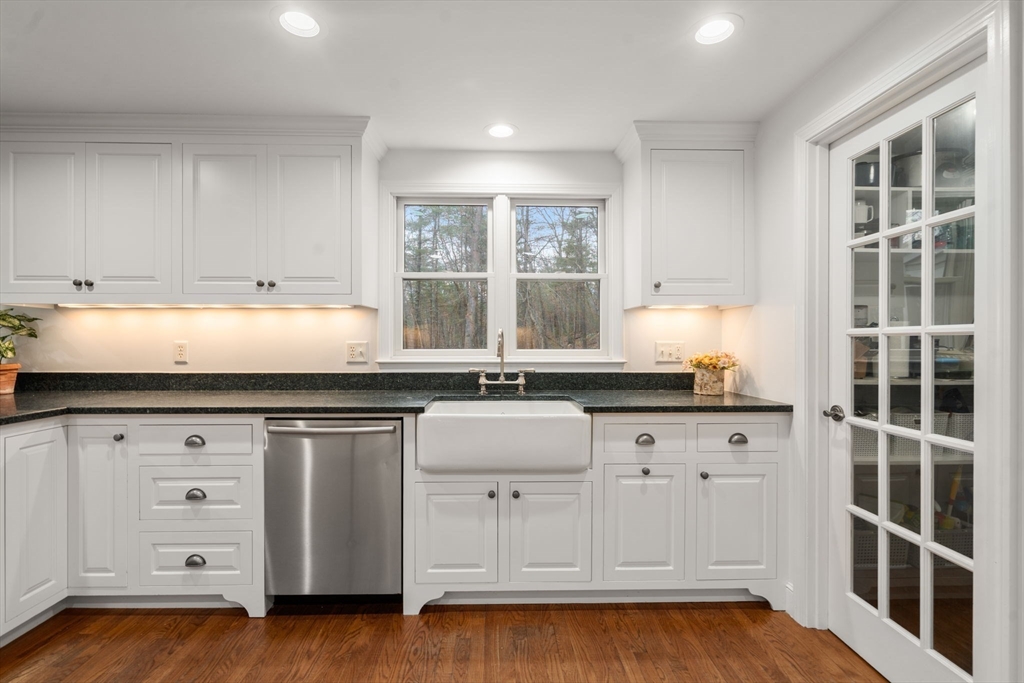 84 Old Orchard Road Sherborn, MA 01770 - Photo 10 of 32