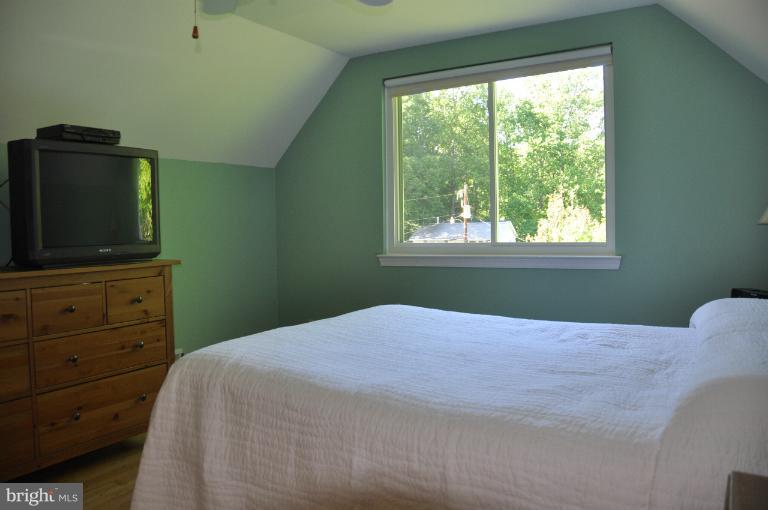 5227 Perth Court Springfield, VA 22151 - Photo 8 of 21 Bedroom