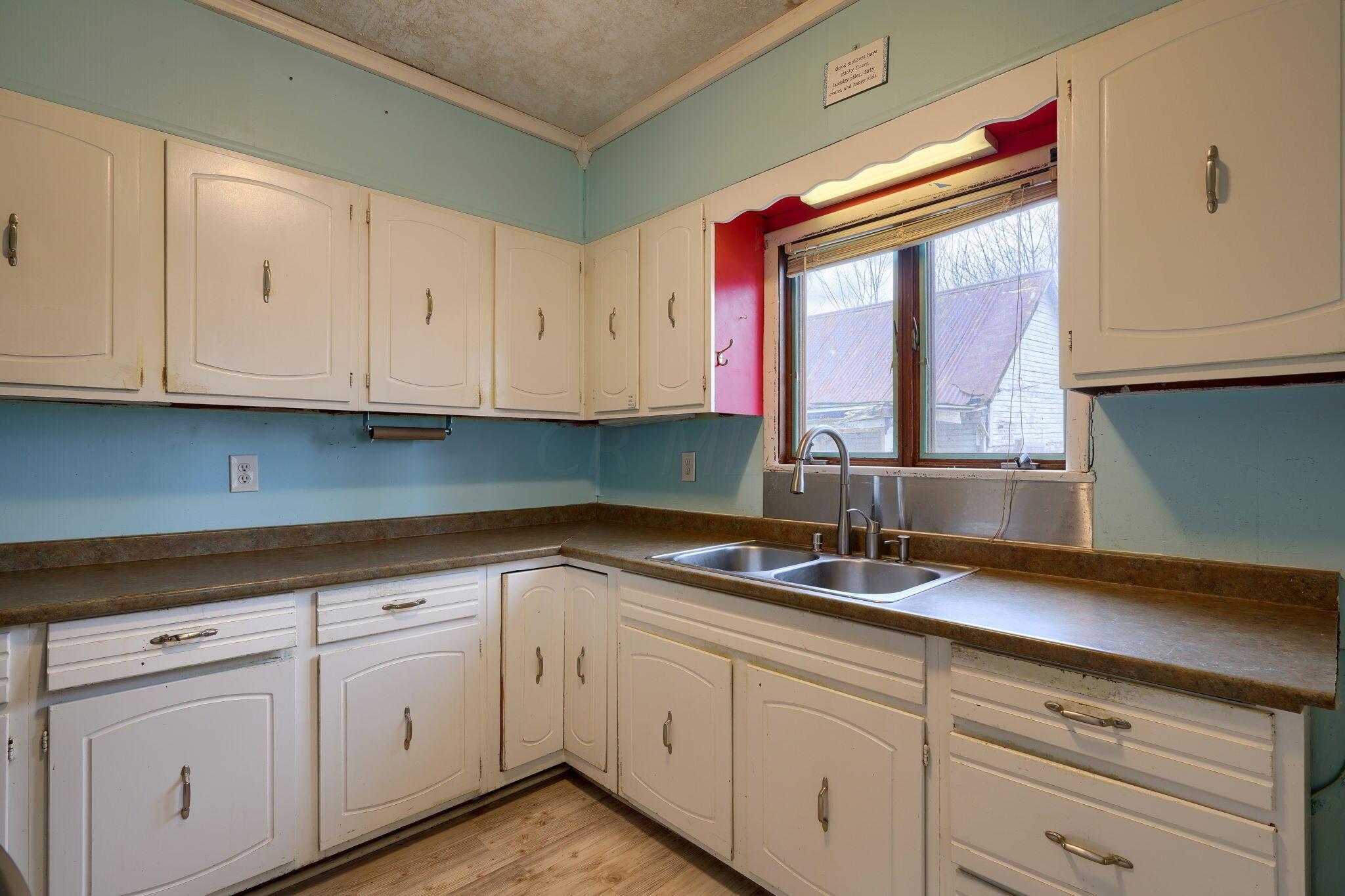 26075 Locust Grove Road New Holland, OH 43145 - Photo 12 of 34 Kitchen