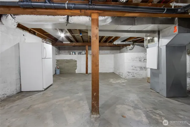 a view of a storage & utility room