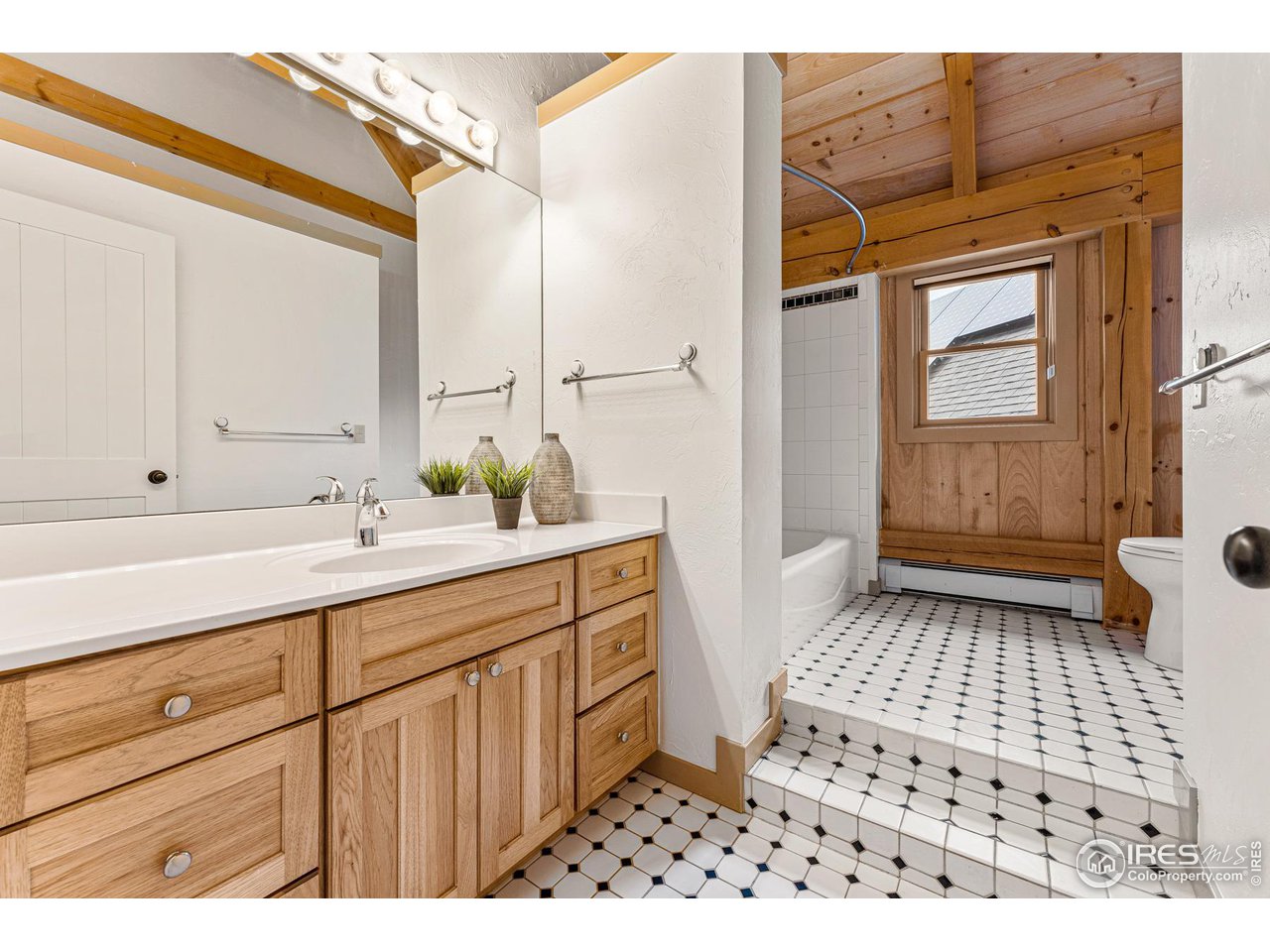 1057 Reed Ranch Road Boulder, CO 80302 - Photo 30 of 40 Shared Full Bath