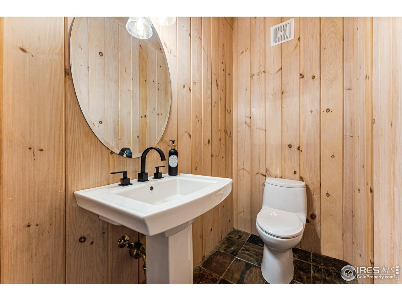 1057 Reed Ranch Road Boulder, CO 80302 - Photo 9 of 40 Powder Room- Main level