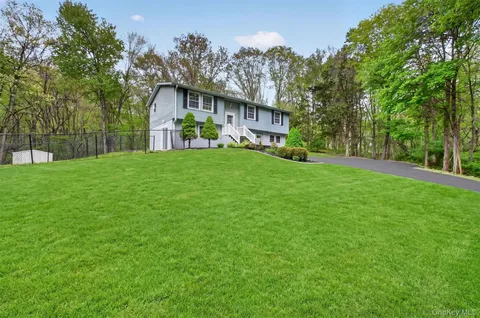 $499,900 | 79 Wendy Drive, Poughquag, NY 12570