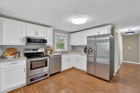 $499,900 | 79 Wendy Drive, Poughquag, NY 12570