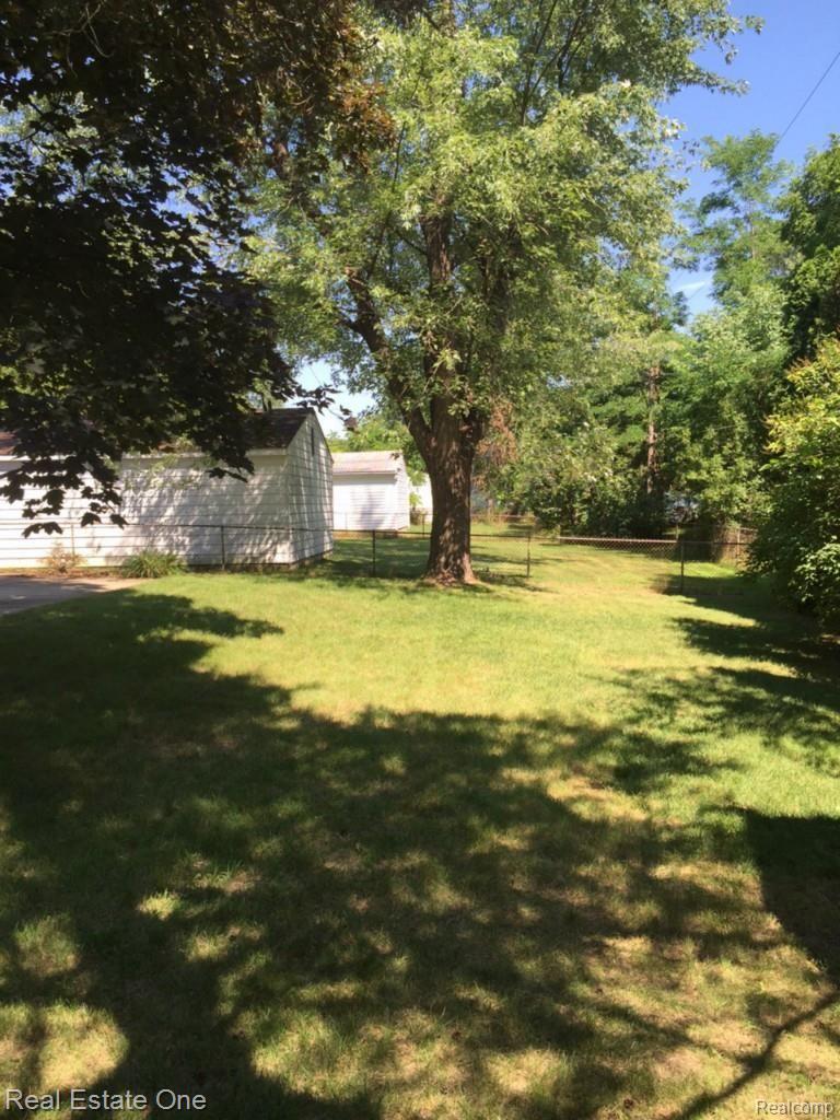 28029 West Nine Mile Road Farmington, MI 48336 - Photo 26 of 36 IMG_1669.jpg