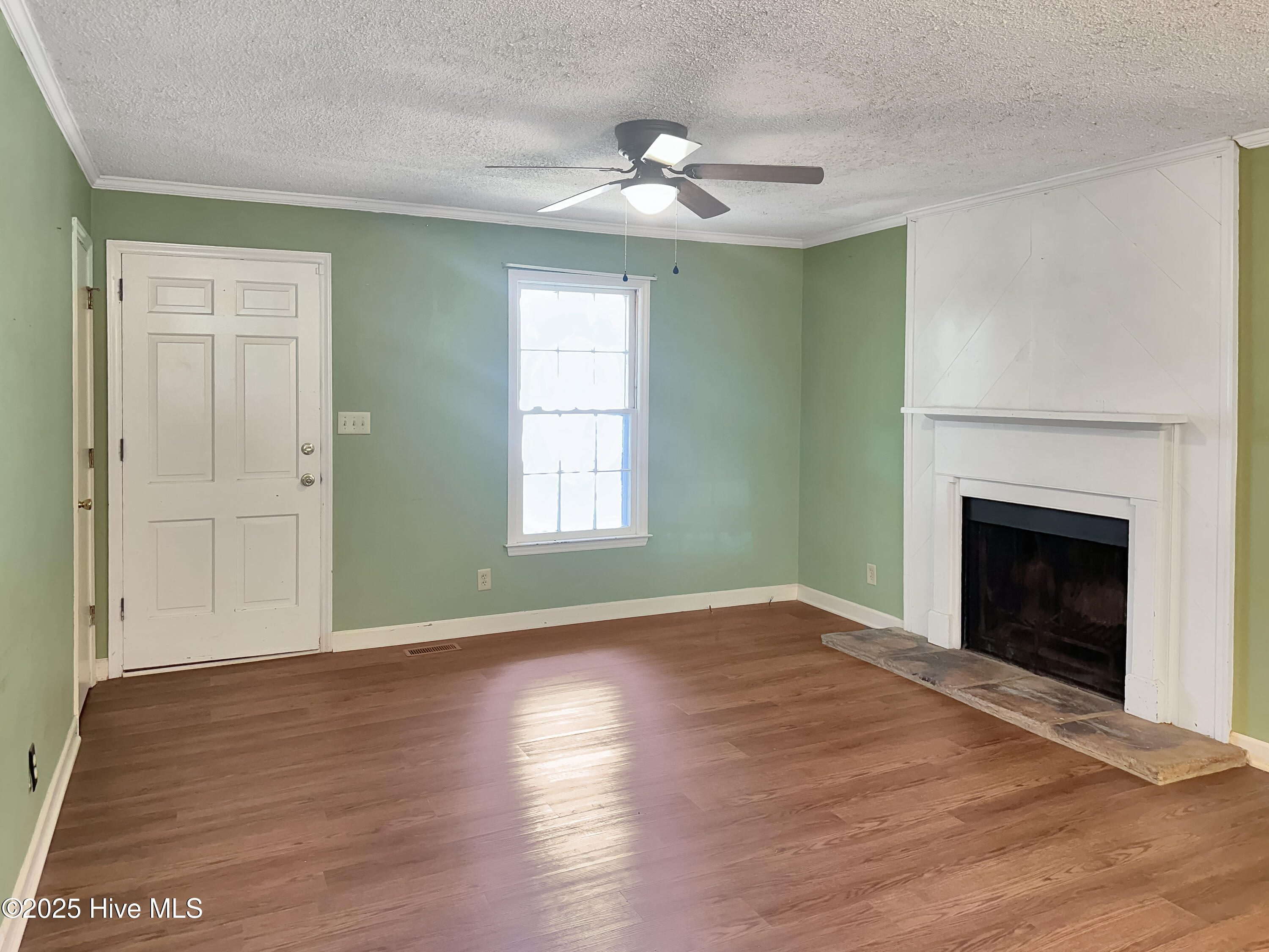 879 Cheves Road Zebulon, NC 27597 - Photo 4 of 22 IMG_1459