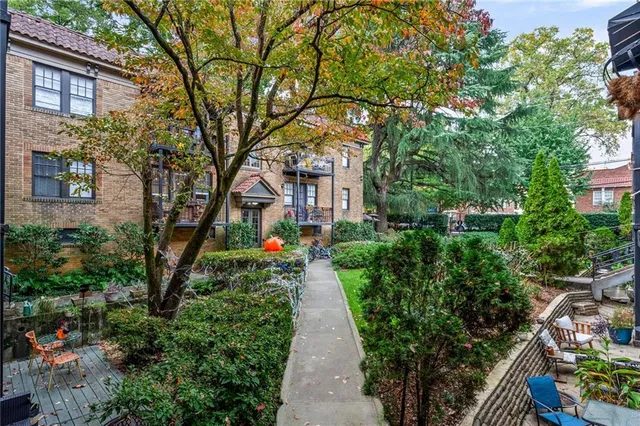 a view of a pathway with flower plants