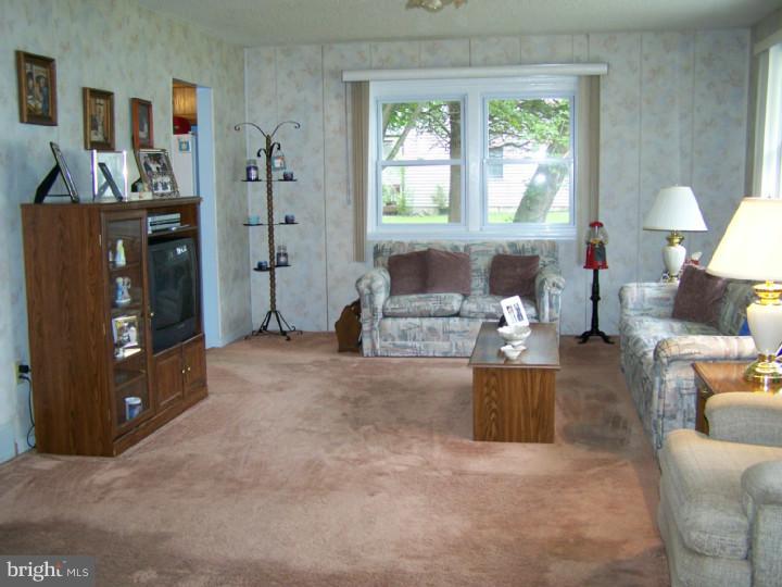 408 Raws Avenue Somerdale, NJ 08083 - Photo 5 of 20 Living Room