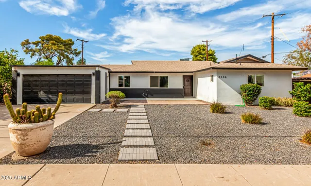 $575,000 | 3336 East Earll Drive, Phoenix, AZ 85018