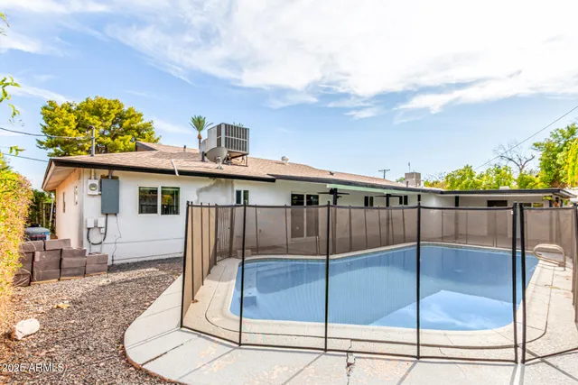 $575,000 | 3336 East Earll Drive, Phoenix, AZ 85018