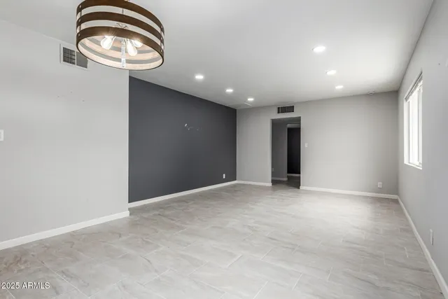 $575,000 | 3336 East Earll Drive, Phoenix, AZ 85018