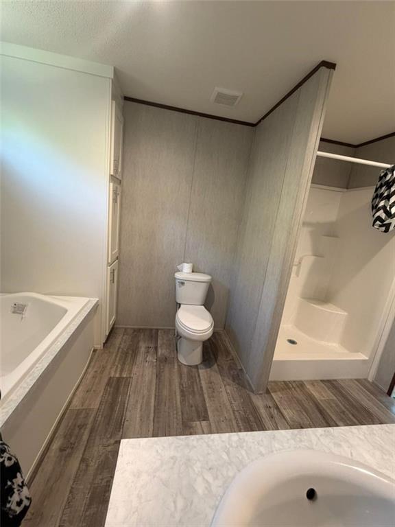 2606 Whipporwill Road Royston, GA 30662 - Photo 12 of 30 a bathroom with a toilet sink and a bathtub