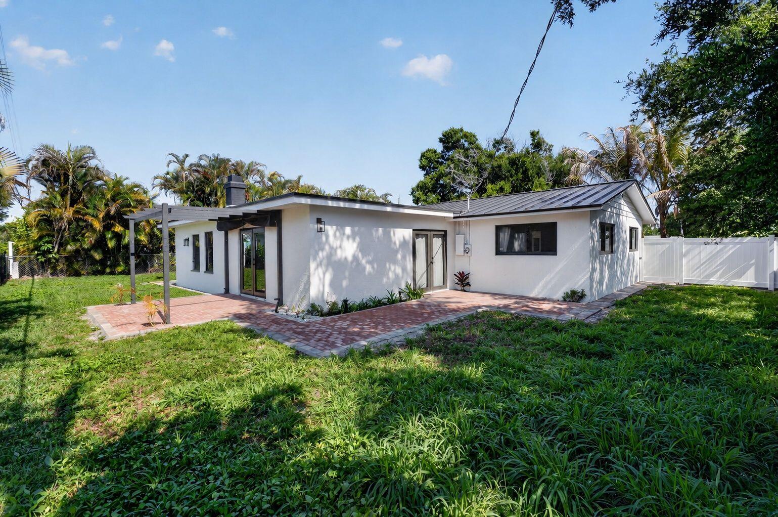 454 Dover Road Jupiter, FL 33469 - Photo 59 of 59 59-web-or-mls-backyard_no_chairs