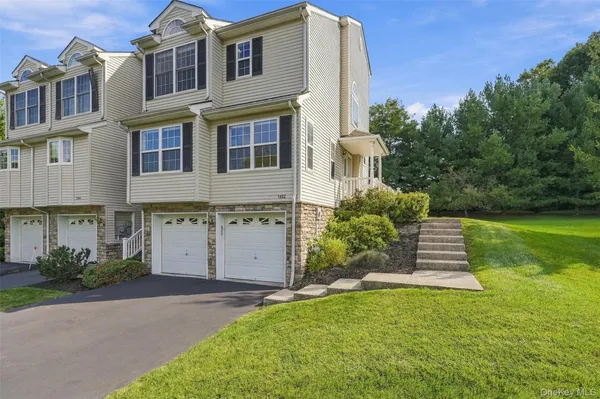 $484,900 | 1402 Pondview Loop, Wappingers Falls, NY 12590