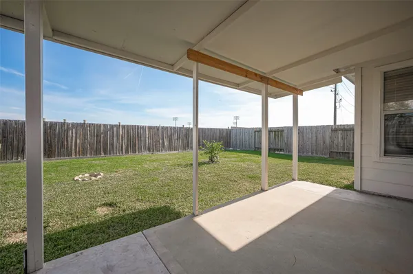 a view of a backyard with in the backyard