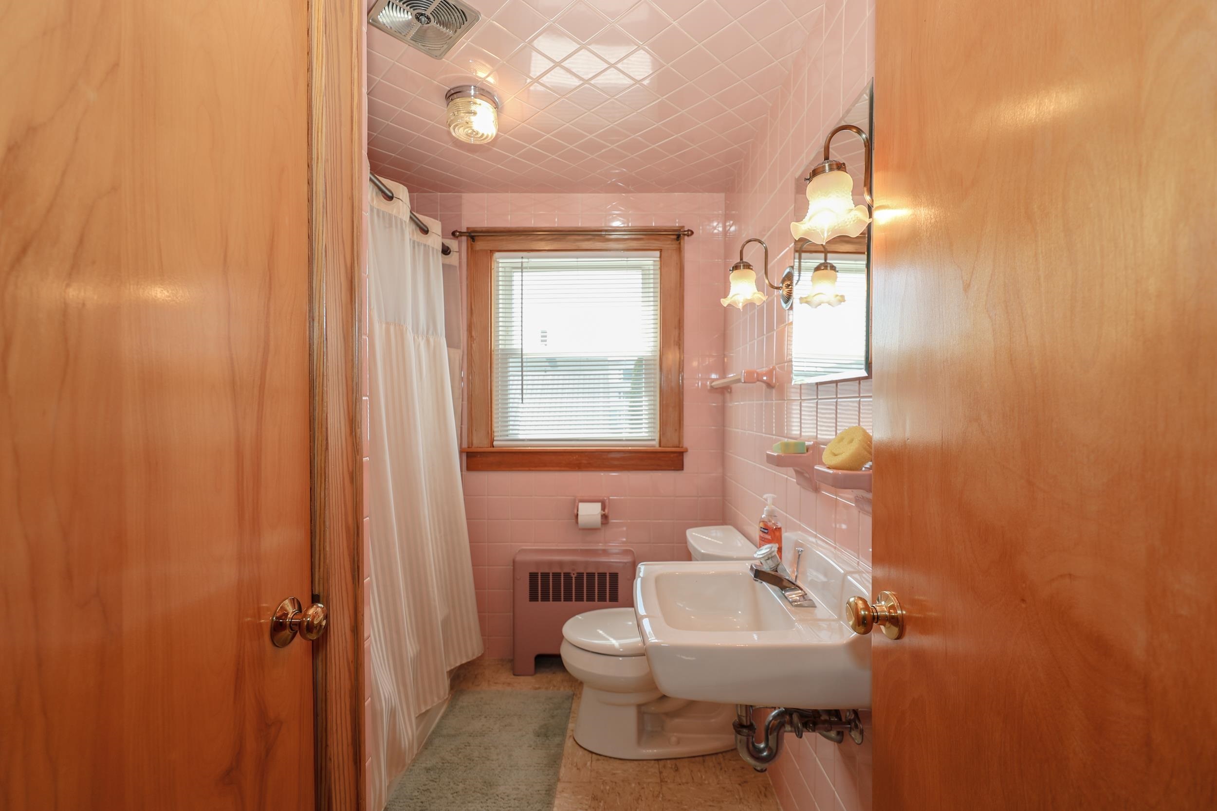 36 Alsace Street Manchester, NH 03102 - Photo 32 of 43