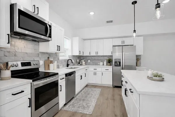 $1,800 | 8021 Birmingham Street, Unit B, Houston, TX 77028