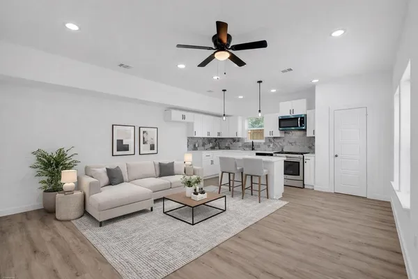 $1,800 | 8021 Birmingham Street, Unit B, Houston, TX 77028