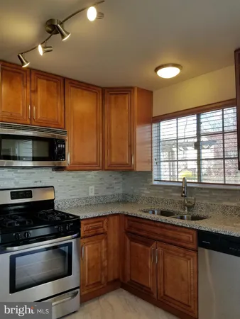 $2,700 | 14210 Autumn Circle, Centreville, VA 20121