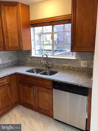 $2,700 | 14210 Autumn Circle, Centreville, VA 20121