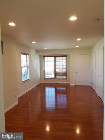 $2,700 | 14210 Autumn Circle, Centreville, VA 20121
