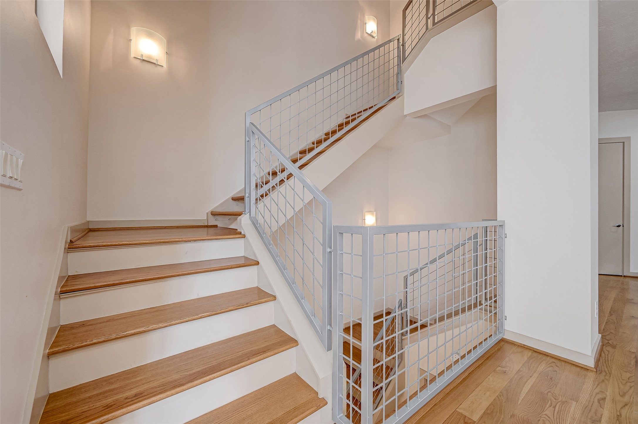 5315 Lillian Street Houston, TX 77007 - Photo 19 of 47 a view of entryway
