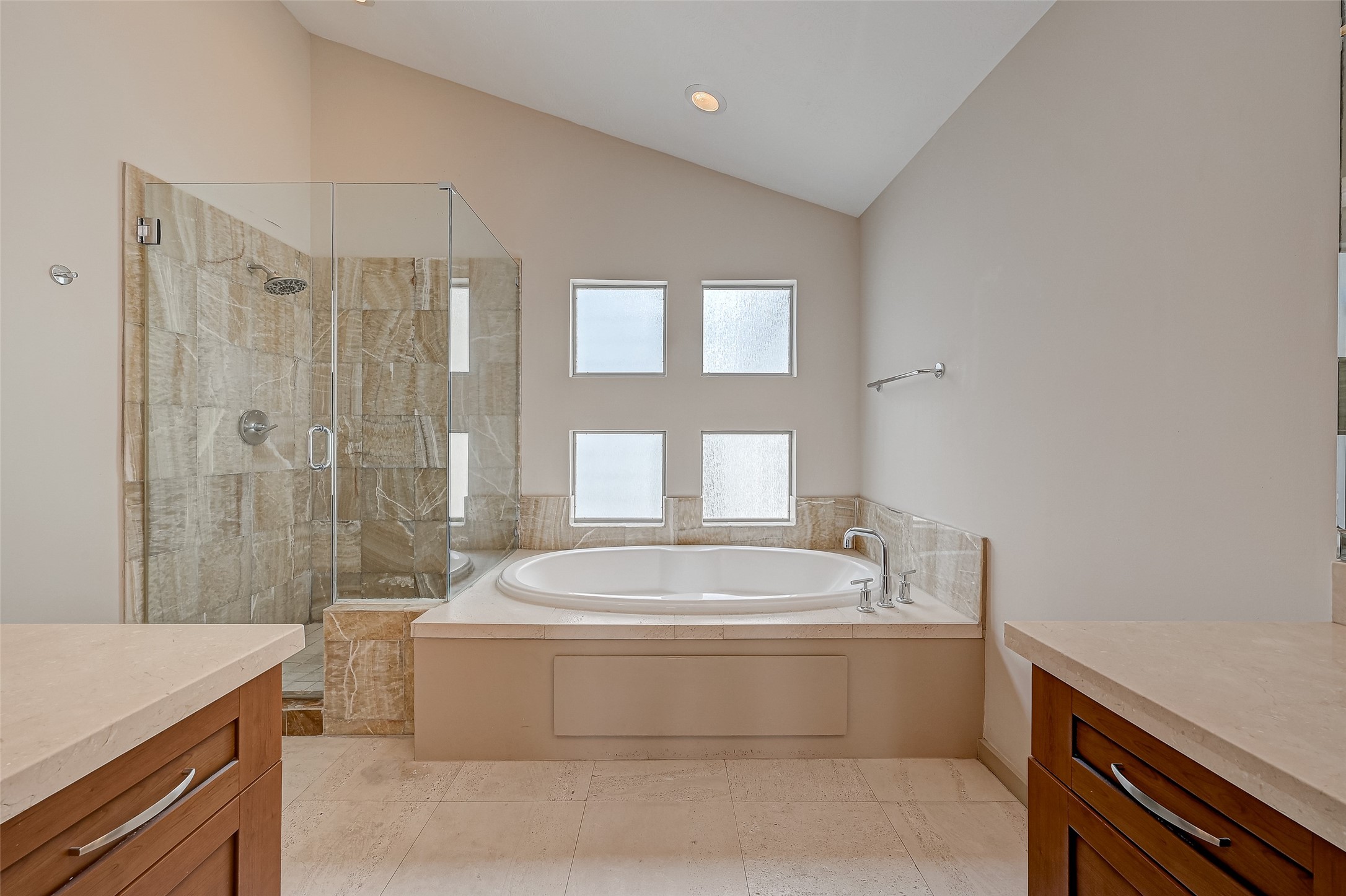5315 Lillian Street Houston, TX 77007 - Photo 39 of 47 a spacious bathroom with a bathtub and a sink